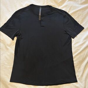 Lululemon 5 Year Basic Short Sleeve Henley men’s large Black